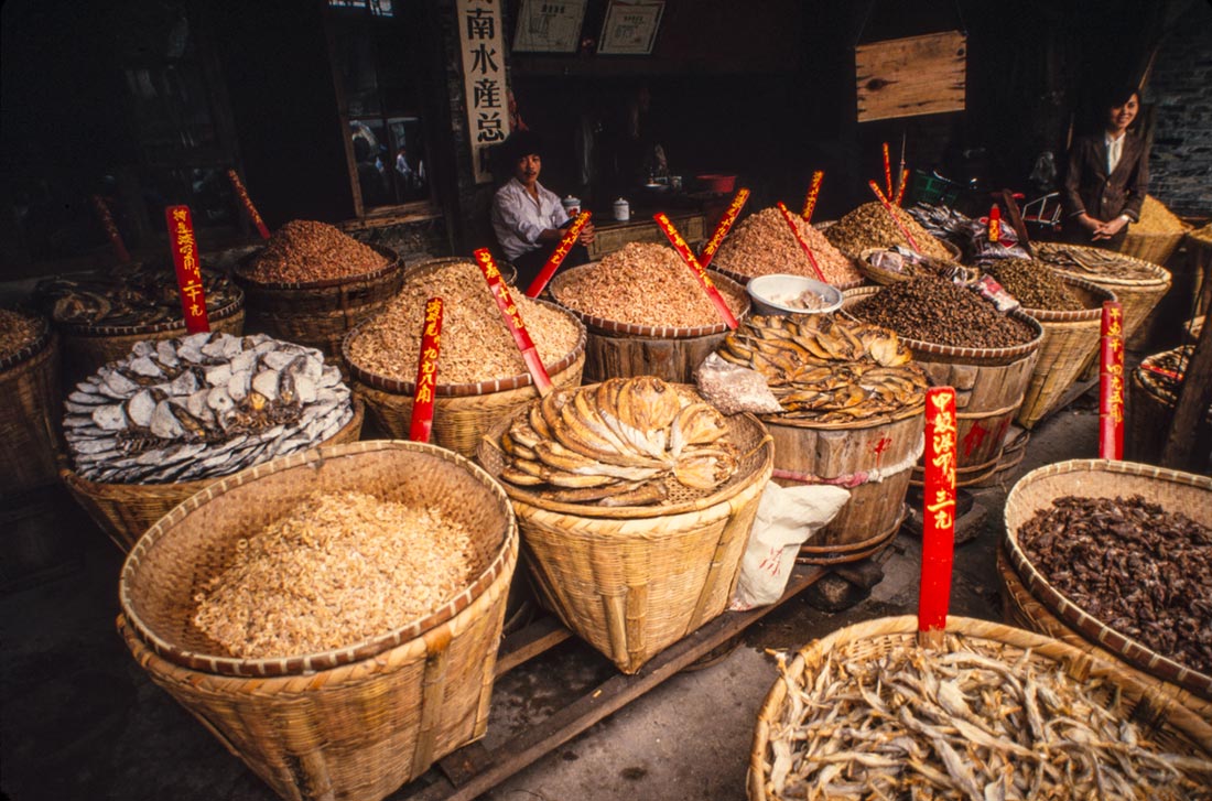 Piccola scopa domestica tradizionale, paglia di bambù rattan miscanthus  intrecciato senza elettricità statica